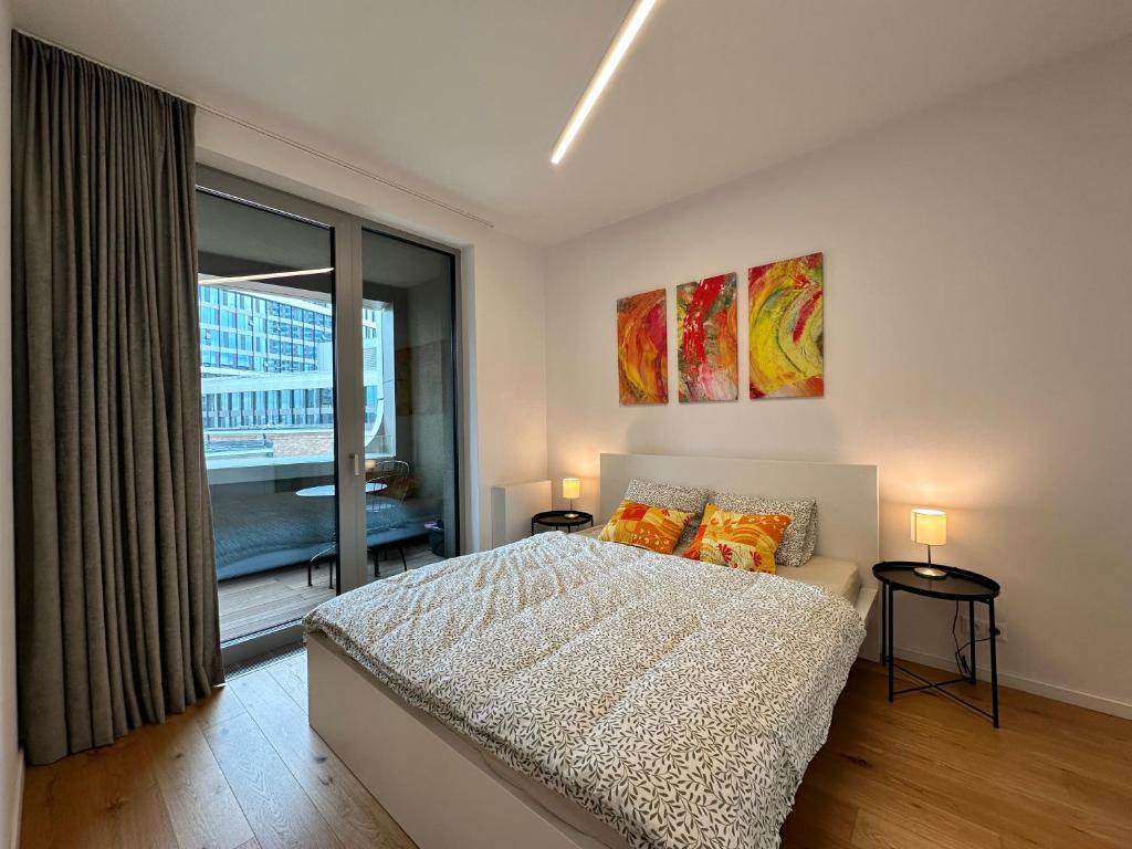 Sky1 Modern Aptm with Rooftop View 30 floor photo 2