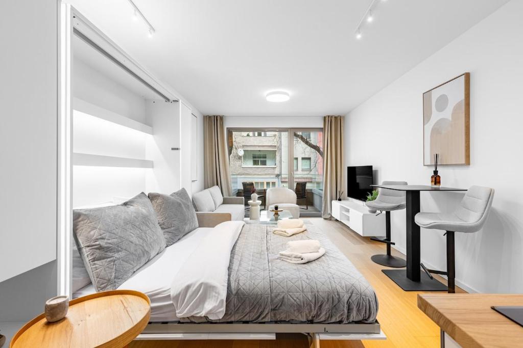 Terrazzo Lux Apartment with Balcony — photo 1