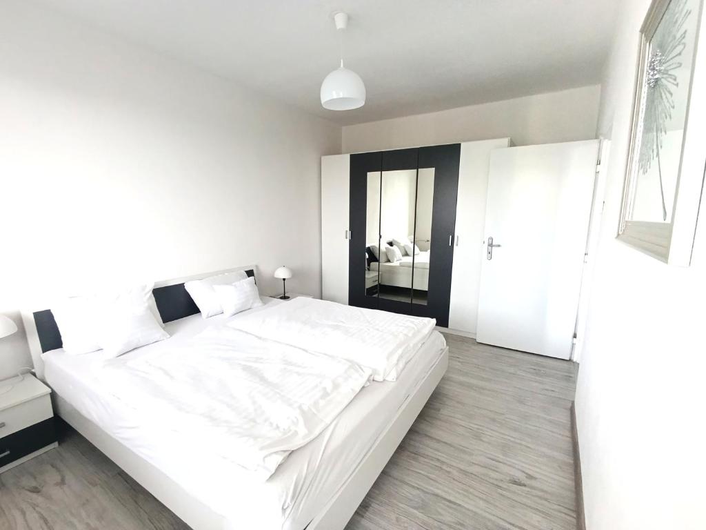 Spacious flat in wider centre of Nitra with balcony and free on-street parking photo 2