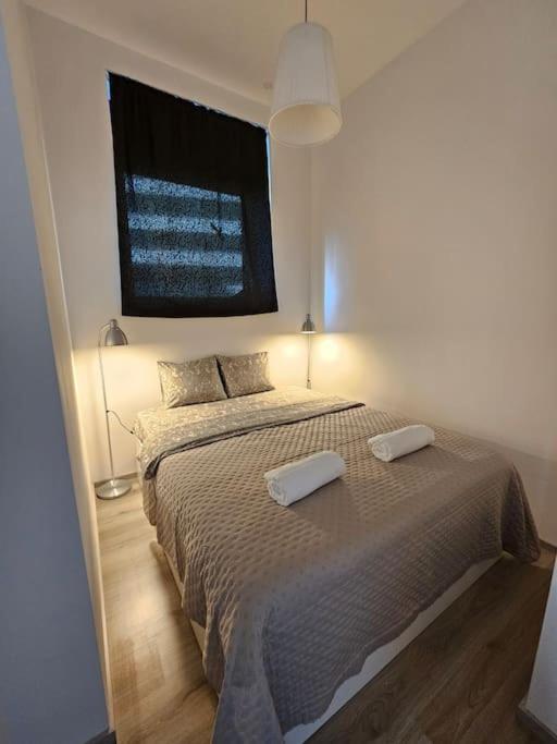 Trendy & Quiet Urban Oasis Flat photo 2