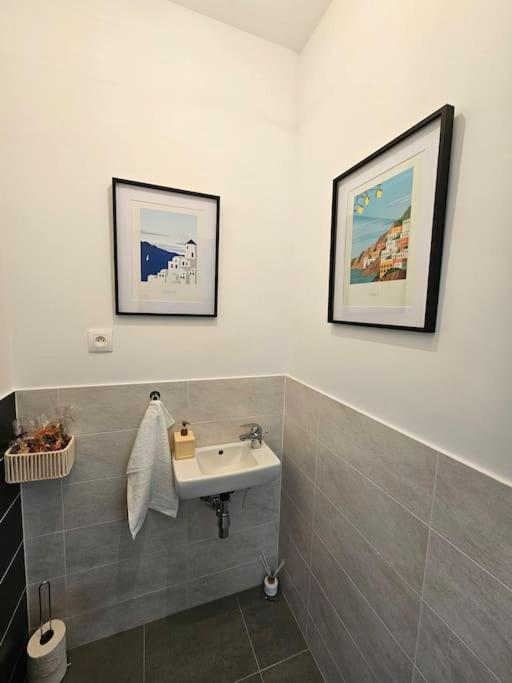 Trendy & Quiet Urban Oasis Flat photo 3