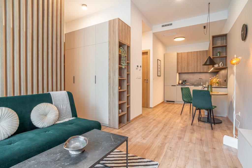 Patronka Apartments - Stylish apartment with a divided sleeping area — photo 1