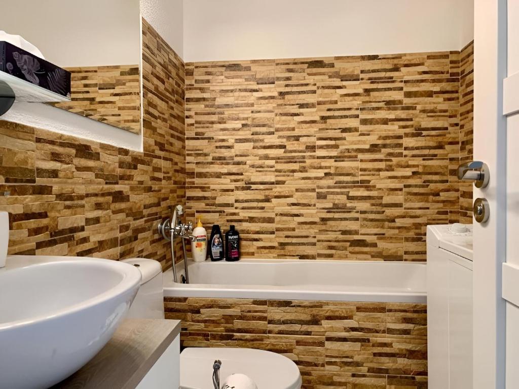 Park View City Center Location Apartment with Balcony photo 3