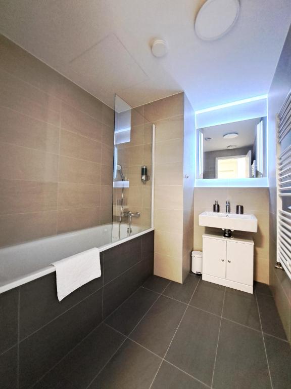 Prestigious SKY PARK apartment - top city view - Traveller awards 2024 photo 3
