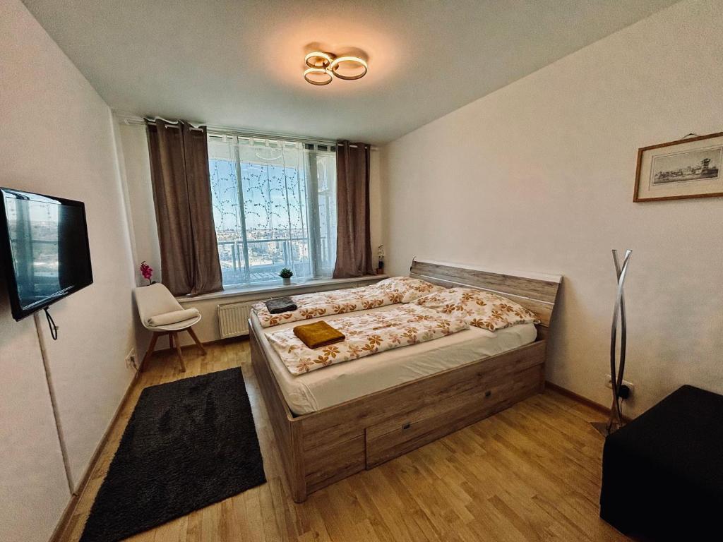 Three towers with beautiful view and parking! photo 2
