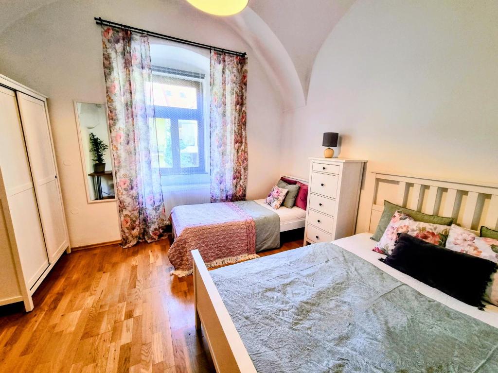 Tobias Old Town Apartment with 1 free offsite parking — photo 1