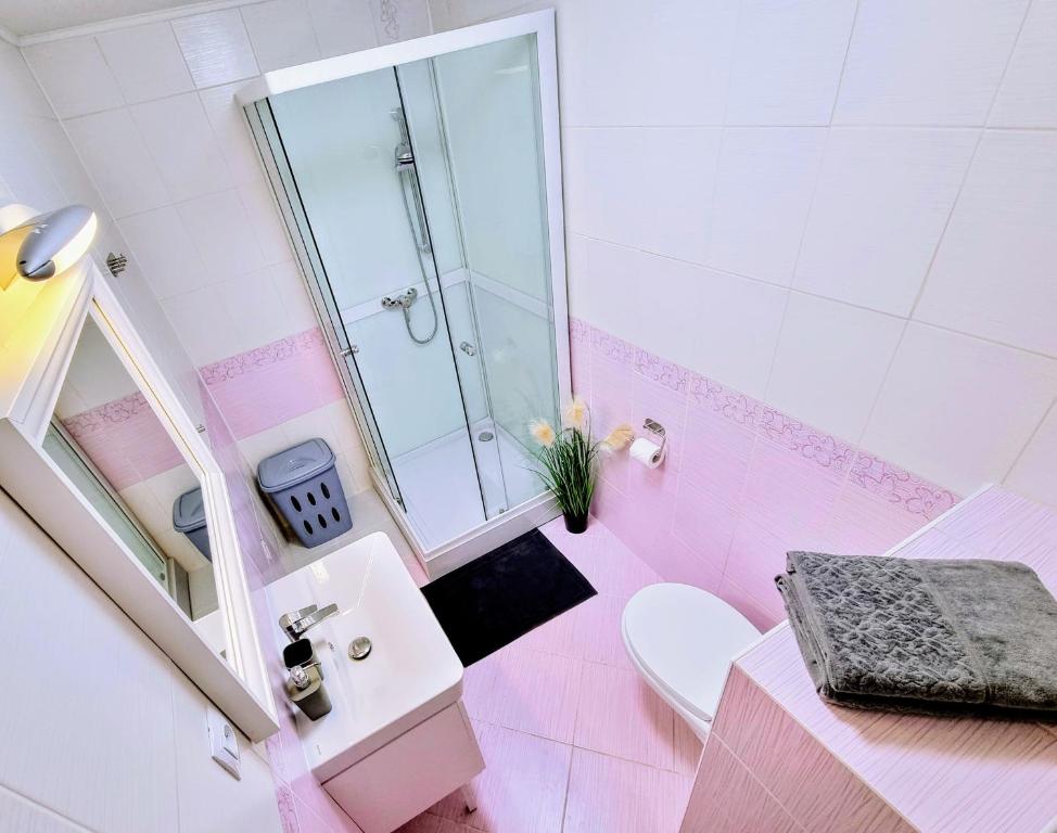 Tobias Old Town Apartment with 1 free offsite parking photo 3