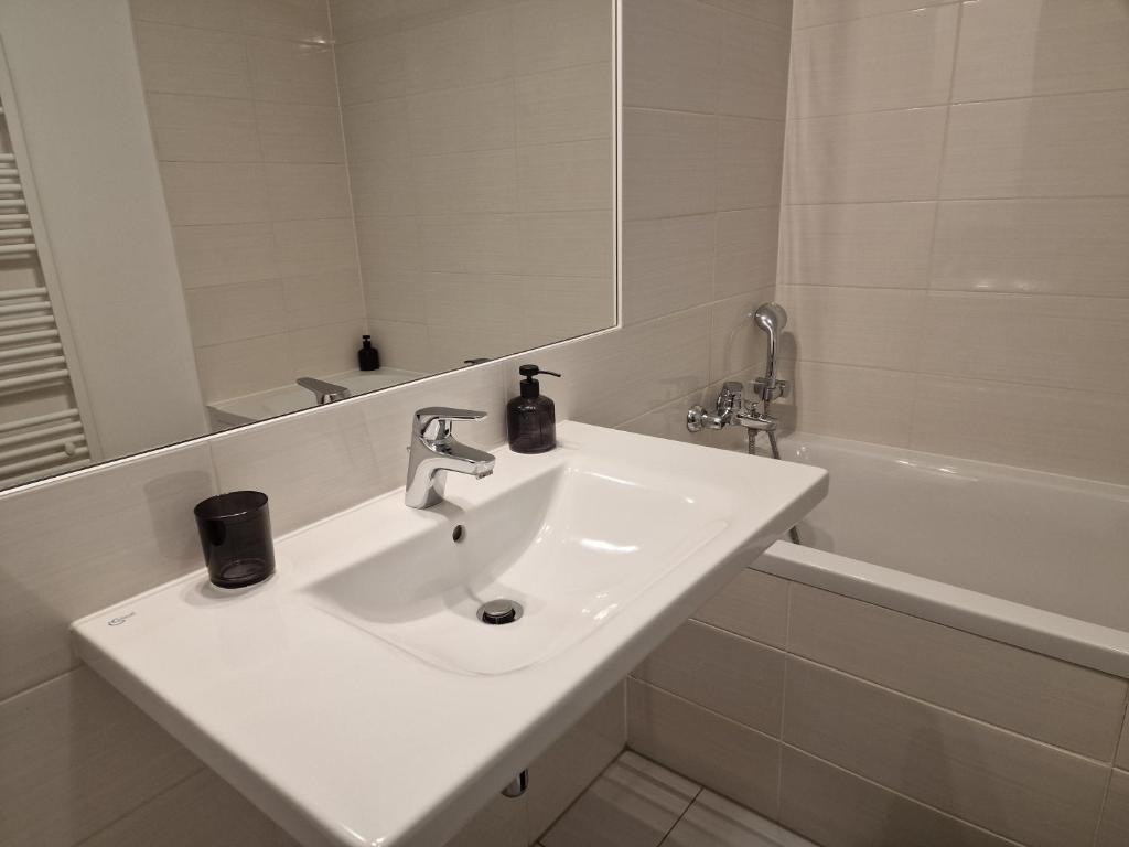 Stylish Panorama City Family Suite photo 3