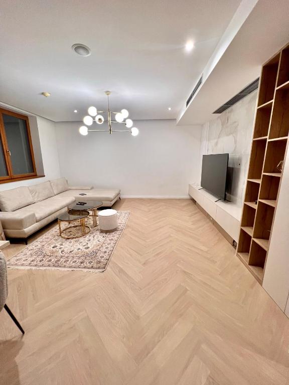 Stylish 3 bedroom apartment in the hearth of city center with history photo 2