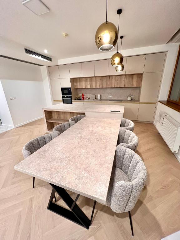 Stylish 3 bedroom apartment in the hearth of city center with history photo 3