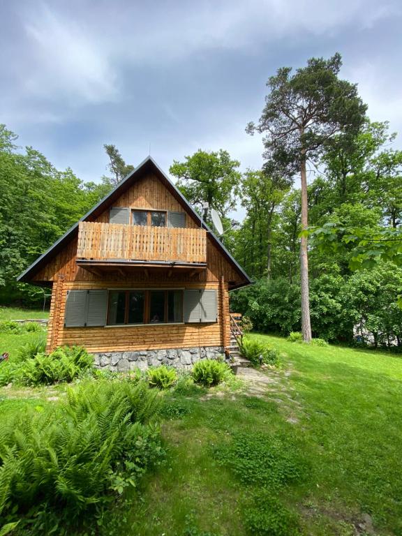 Wooden house in the nature — photo 1