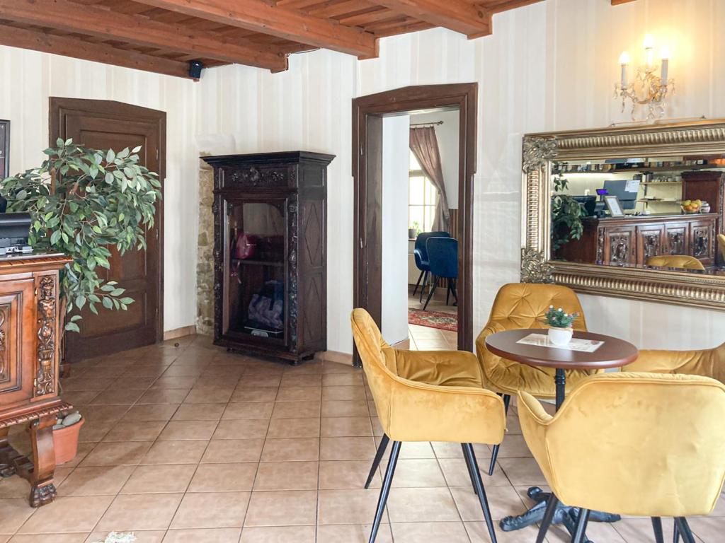 Hotel Salamander - Garni photo 2