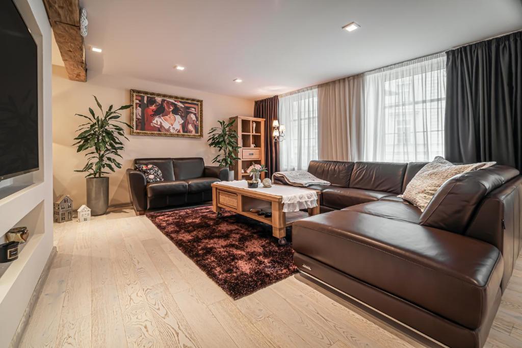 Luxurious and Royal Apartment in the Old Town photo 3