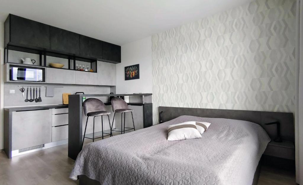 Sunset Studio Apartment photo 2