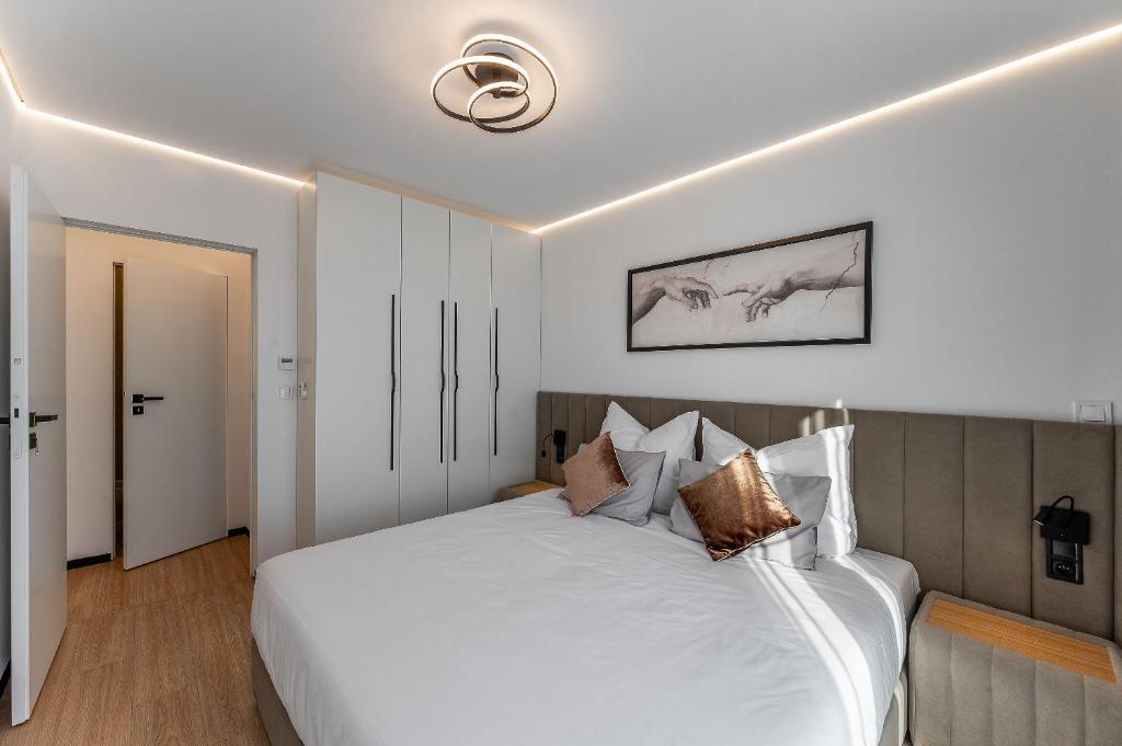 Serenity Suites Apartments photo 2