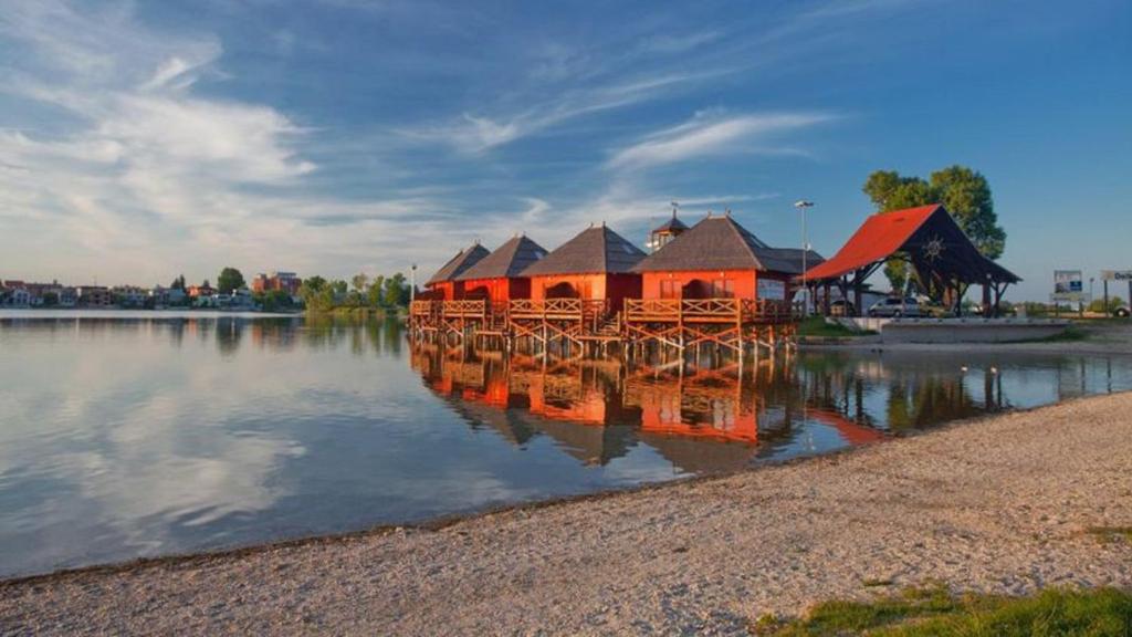 Overwater cottage - Slovak Tahiti — photo 1
