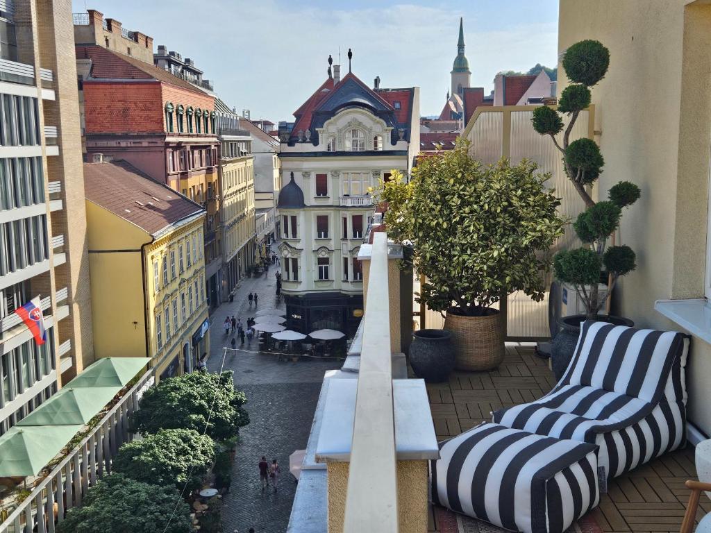 Terrace in Old Town - Castle & Cathedral View photo 2