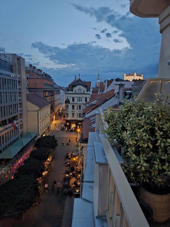 Terrace in Old Town - Castle & Cathedral View photo 3