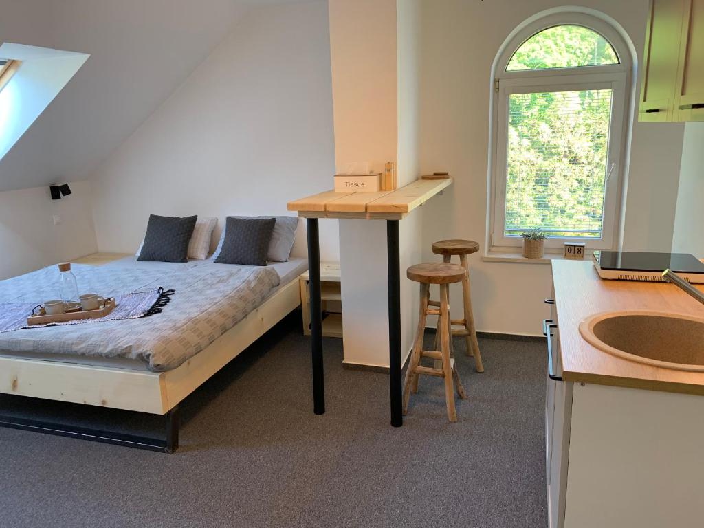 Treehouse Apartments photo 2