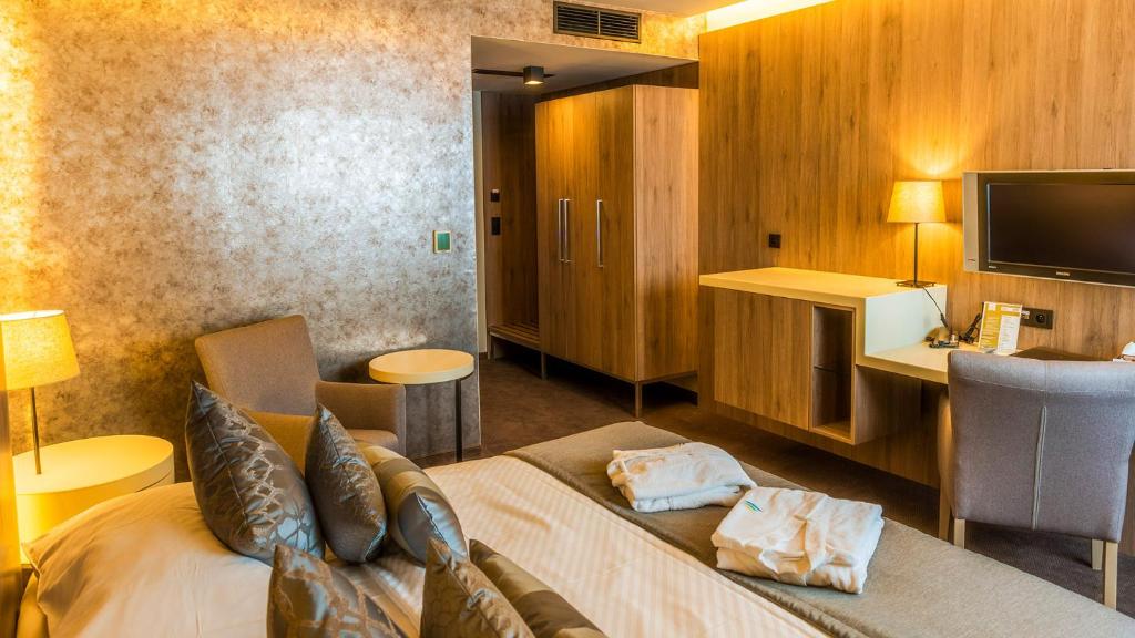 Hotel AquaCity Seasons photo 2