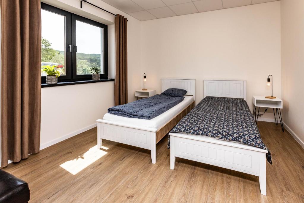 Private Sunny Apt With Free Parking 24-7 self check-in photo 2