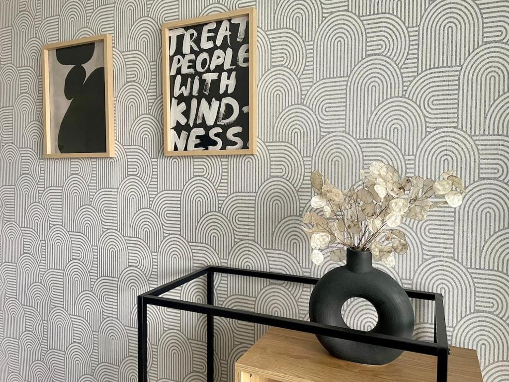 Sunny & Minimalist Apartment near the City Center photo 2