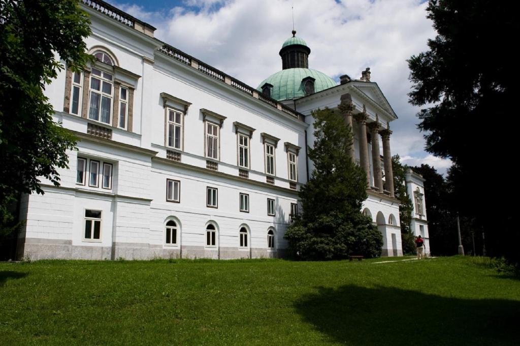 Hotel Zámok Topoľčianky — photo 1