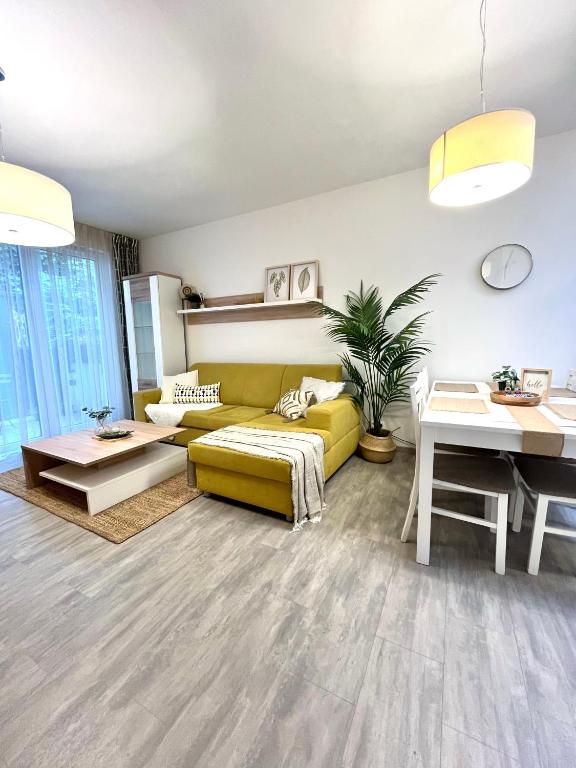 The Elite Suite downtown 2- Bedroom apt AC & garage parking — photo 1