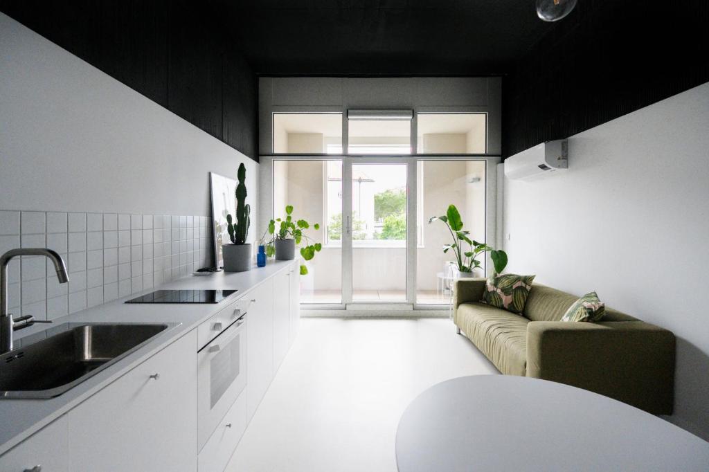 Stylish apartment with a view of Blue Church — photo 1