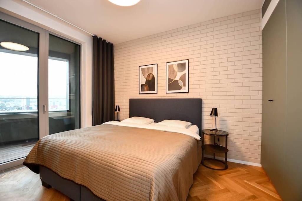 Skypark Luxury apartment with skyline view & free parking photo 2