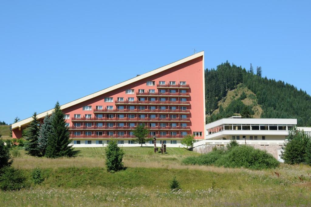 Hotel SOREA MÁJ — photo 1