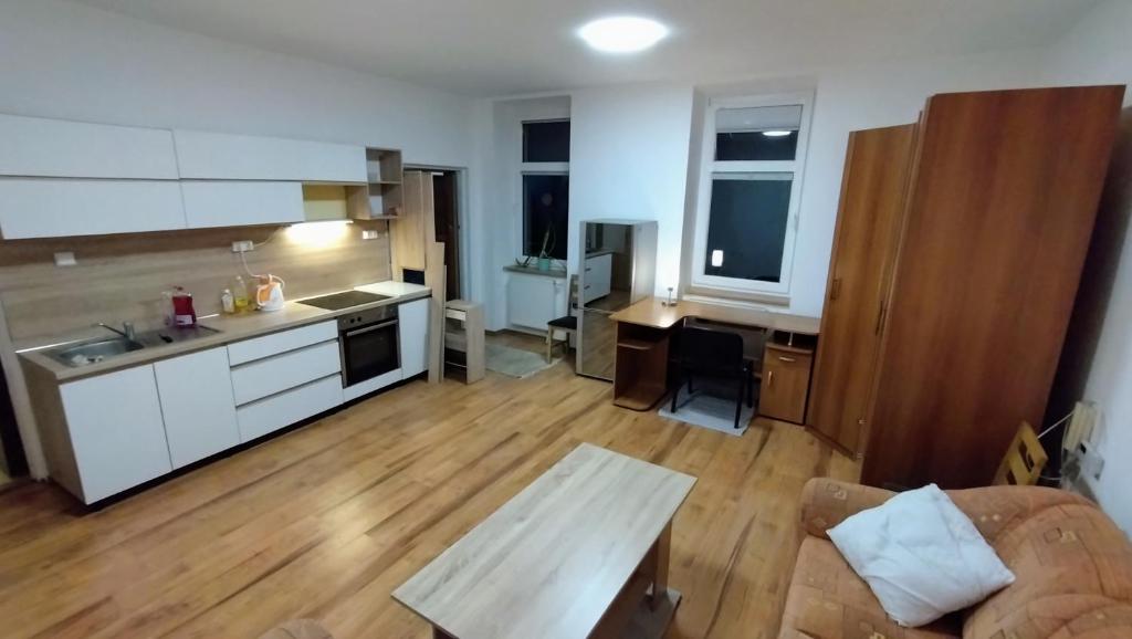 Tichá priestranná garsónka v centre mesta — photo 1