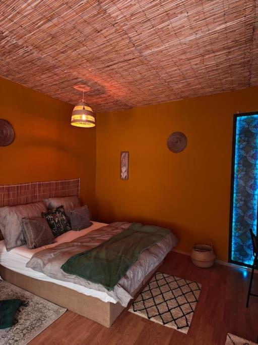 Sahara studio with shared bathroom in city centre photo 2