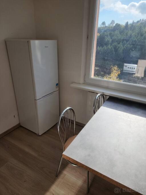 1izbovy byt v Banskej Bystrici photo 3
