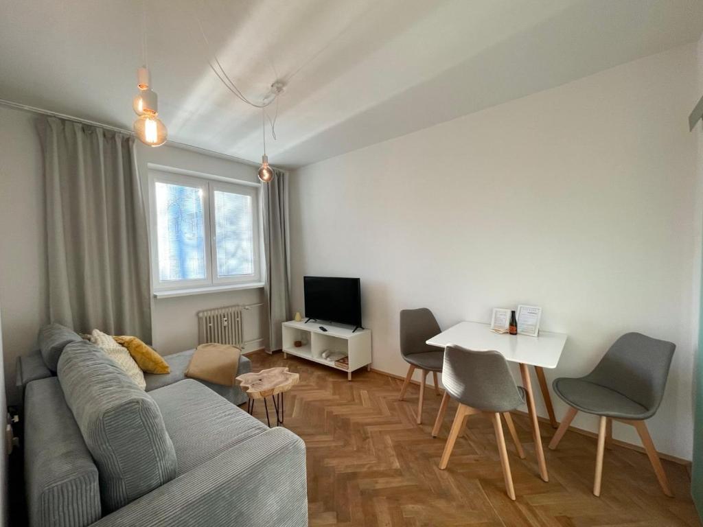 Sunny apartment near city centre photo 2