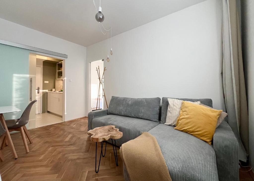 Sunny apartment near city centre photo 3
