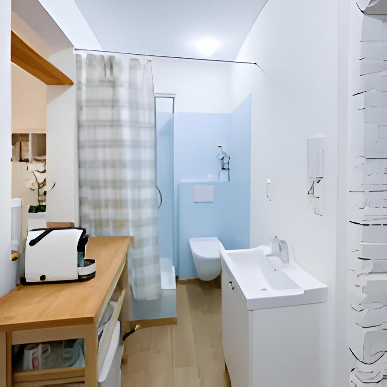 Cute City central old town location cozy photo 3