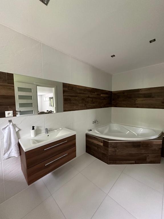 Riverside Residence photo 3