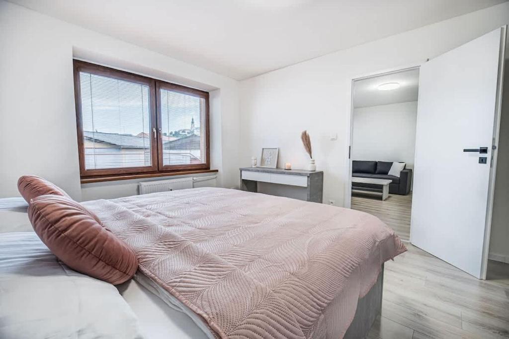 Nitra Castle Suite - Modern Elegance & Serenity photo 2