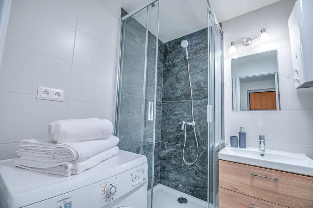 Nitra Castle Suite - Modern Elegance & Serenity photo 3