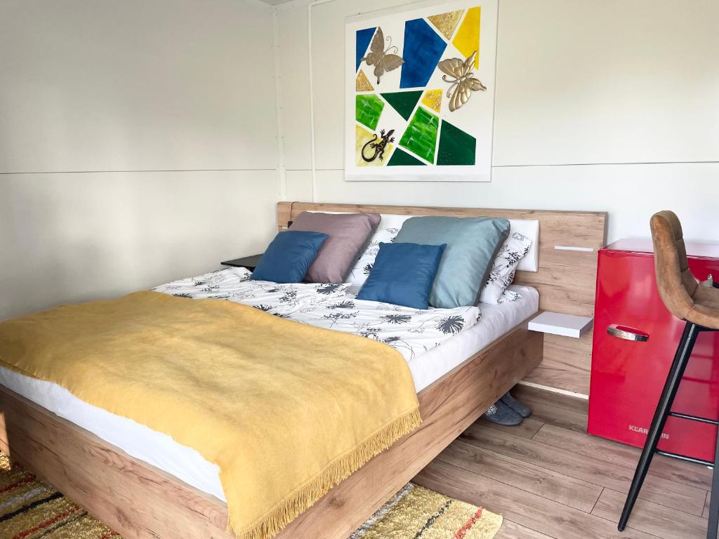 Tiny House with Mountain Views photo 2