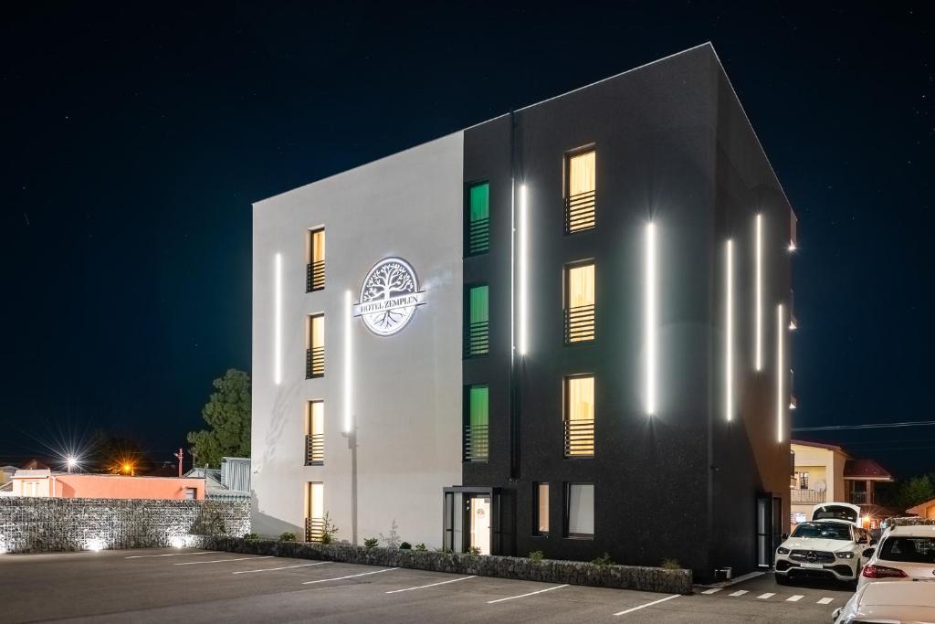 Hotel ZEMPLEN photo 2