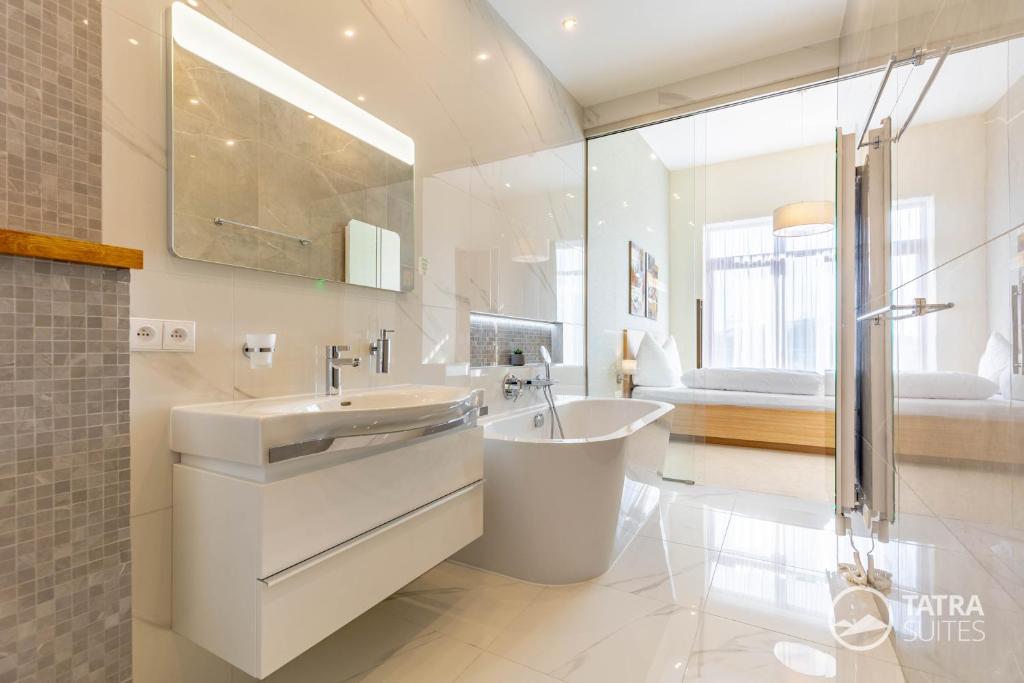 TATRA SUITES Senior Lux Apartment C413 photo 3