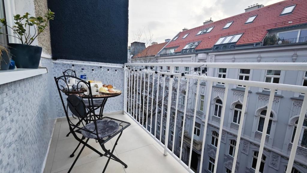Studio Old town w Balcony only 5 min Danube river — photo 1