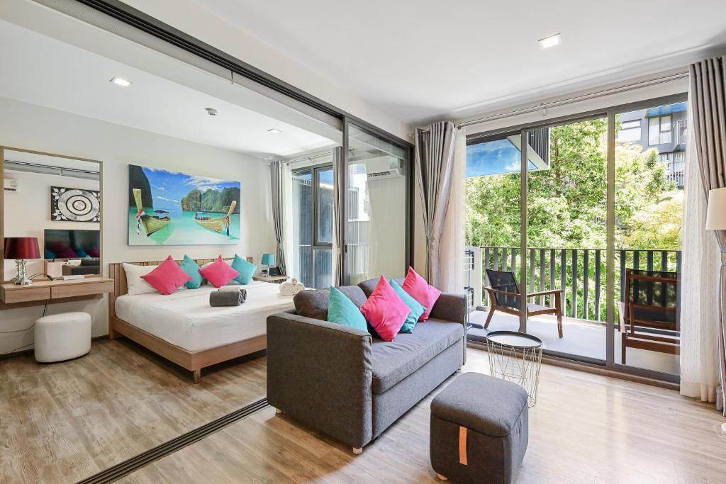 The Deck Condominium Patong Beach photo 2