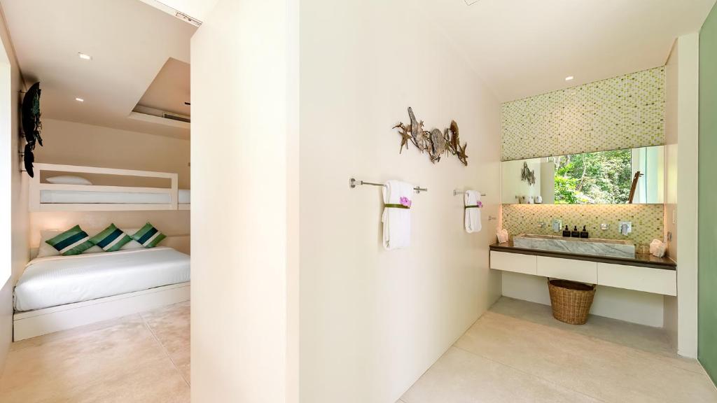 Splash: Contemporary Tropical Five Star Villa photo 3