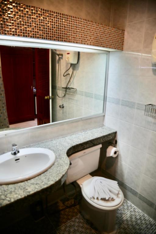 The Club Inn - Kamala Beach photo 3