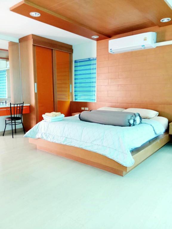 The Beach Bangsaen Condo 327-27 photo 3