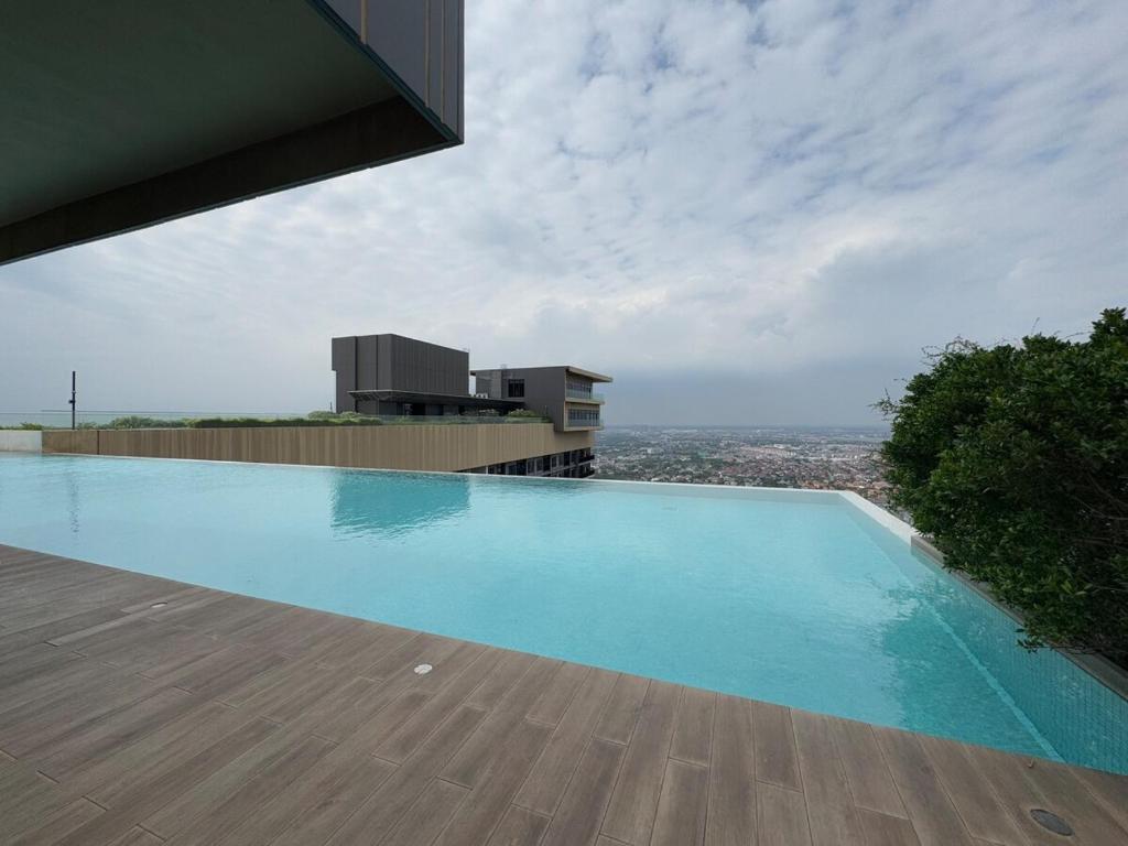 River Condo Spectacular Pools photo 3