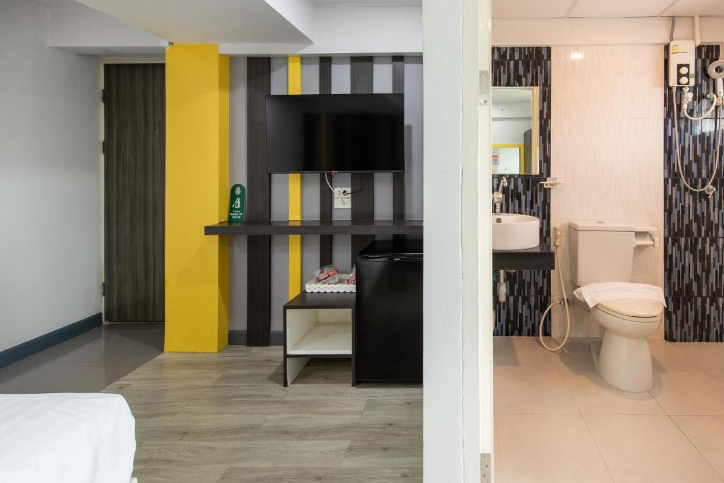 Riski Residence Bangbuathong photo 3